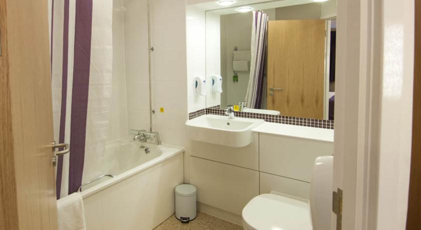 Premier Inn Chichester Szoba fotó