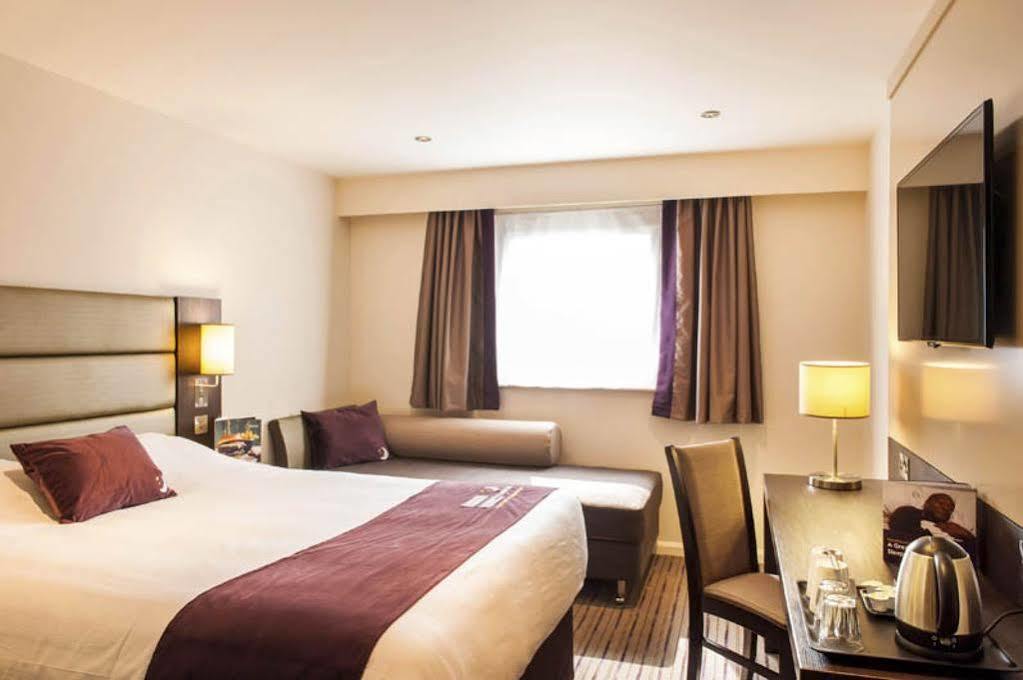 Premier Inn Chichester Kültér fotó